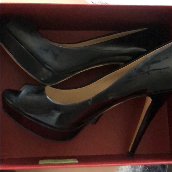 New Saks Fifth Avenue Black Heels 8.5 - Picture 3 of 5